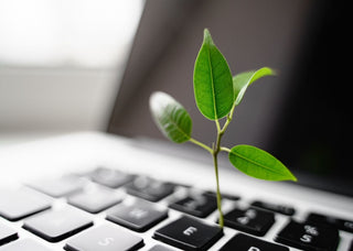 10 gestes éco-responsables simples pour réduire l’impact environnemental du numérique.