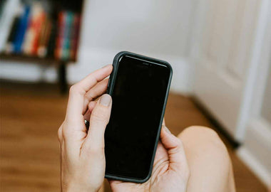 iPhone s'éteint tout seul : Guide et solutions 2025