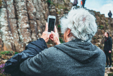 Téléphone Senior 2025 : Guide Complet + Prix (Comparatif)